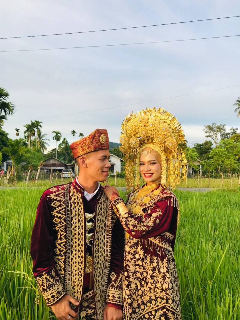 Closing Couple Photo